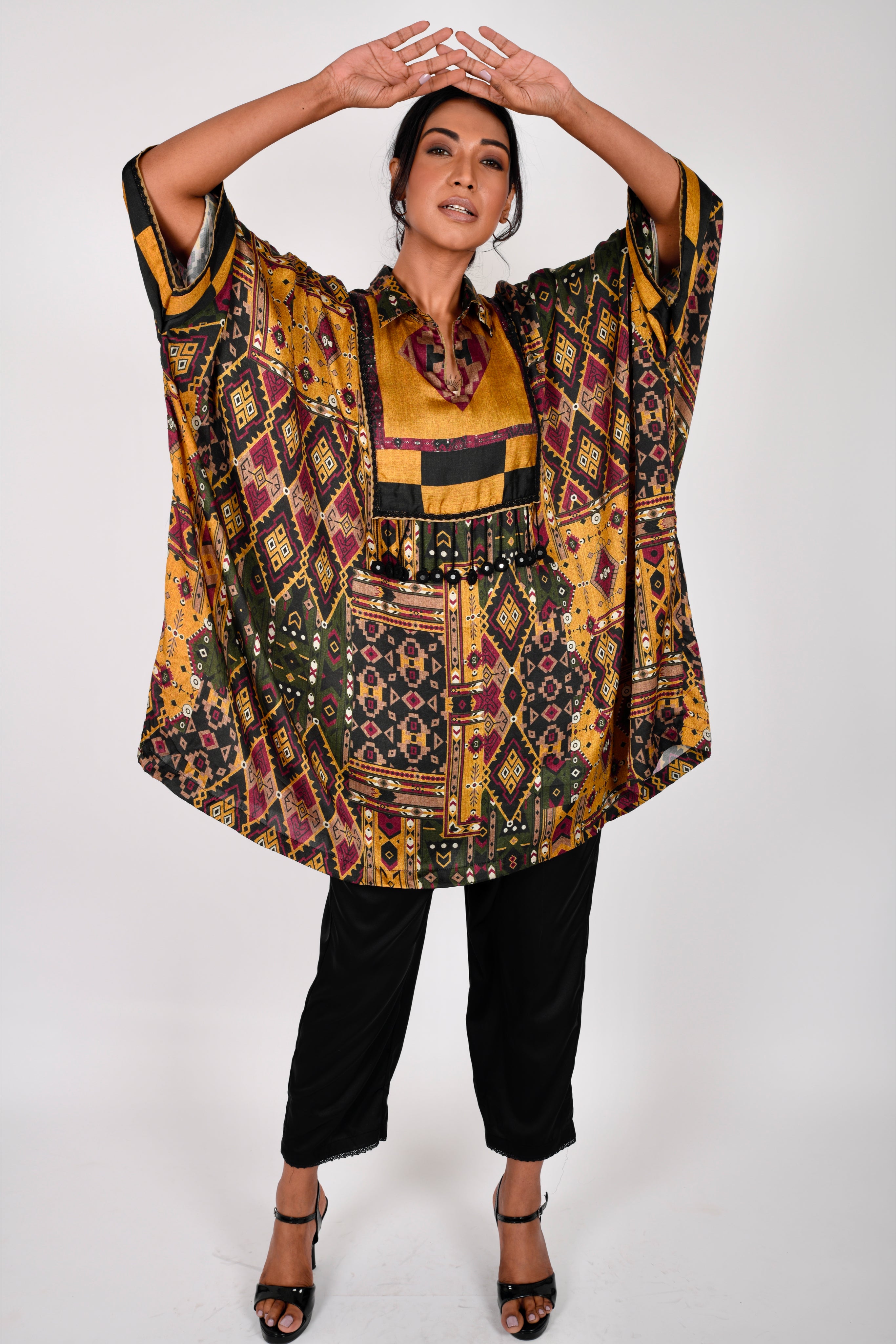 KAFILLLA YOKE BOX TUNIC SET