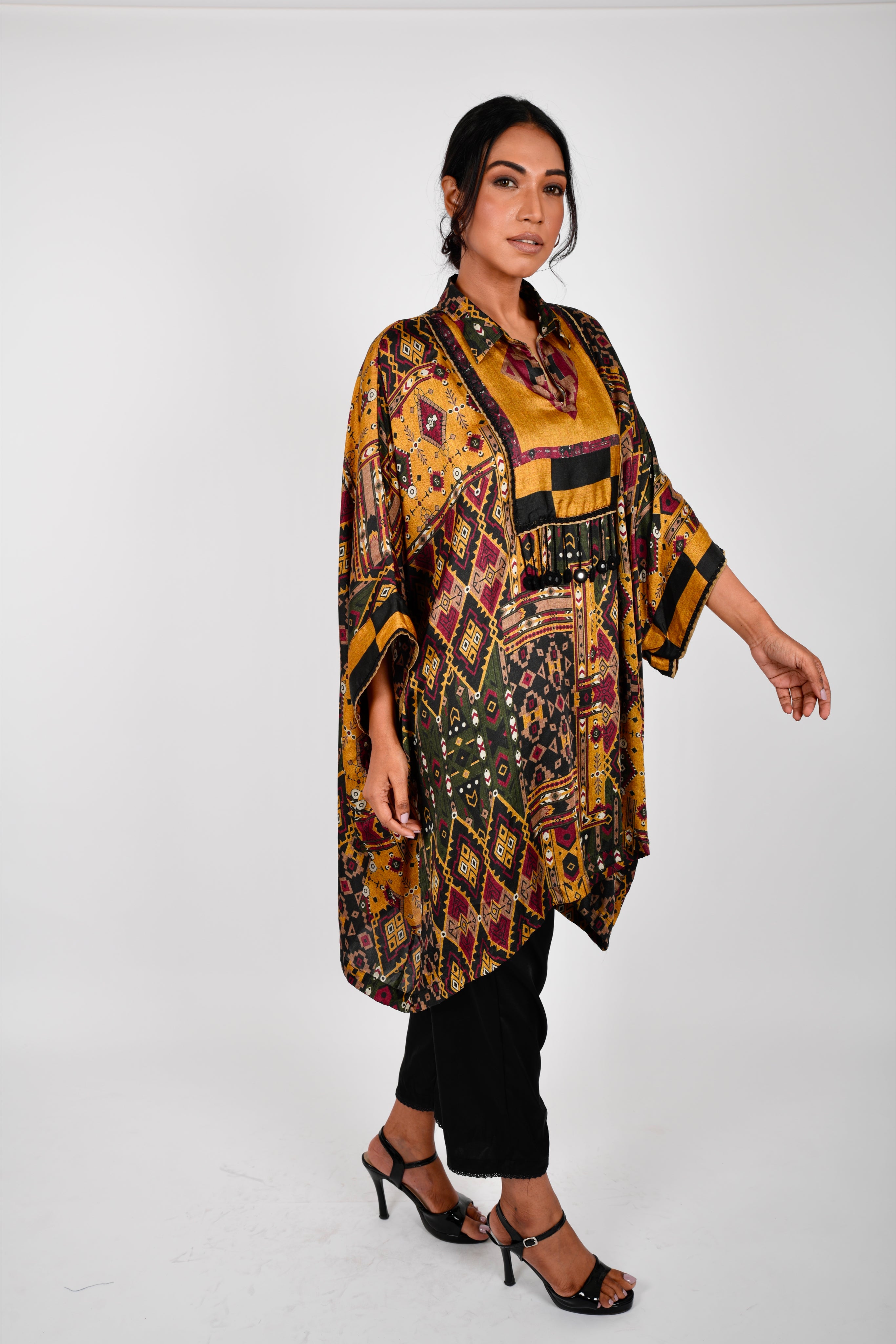 KAFILLLA YOKE BOX TUNIC SET