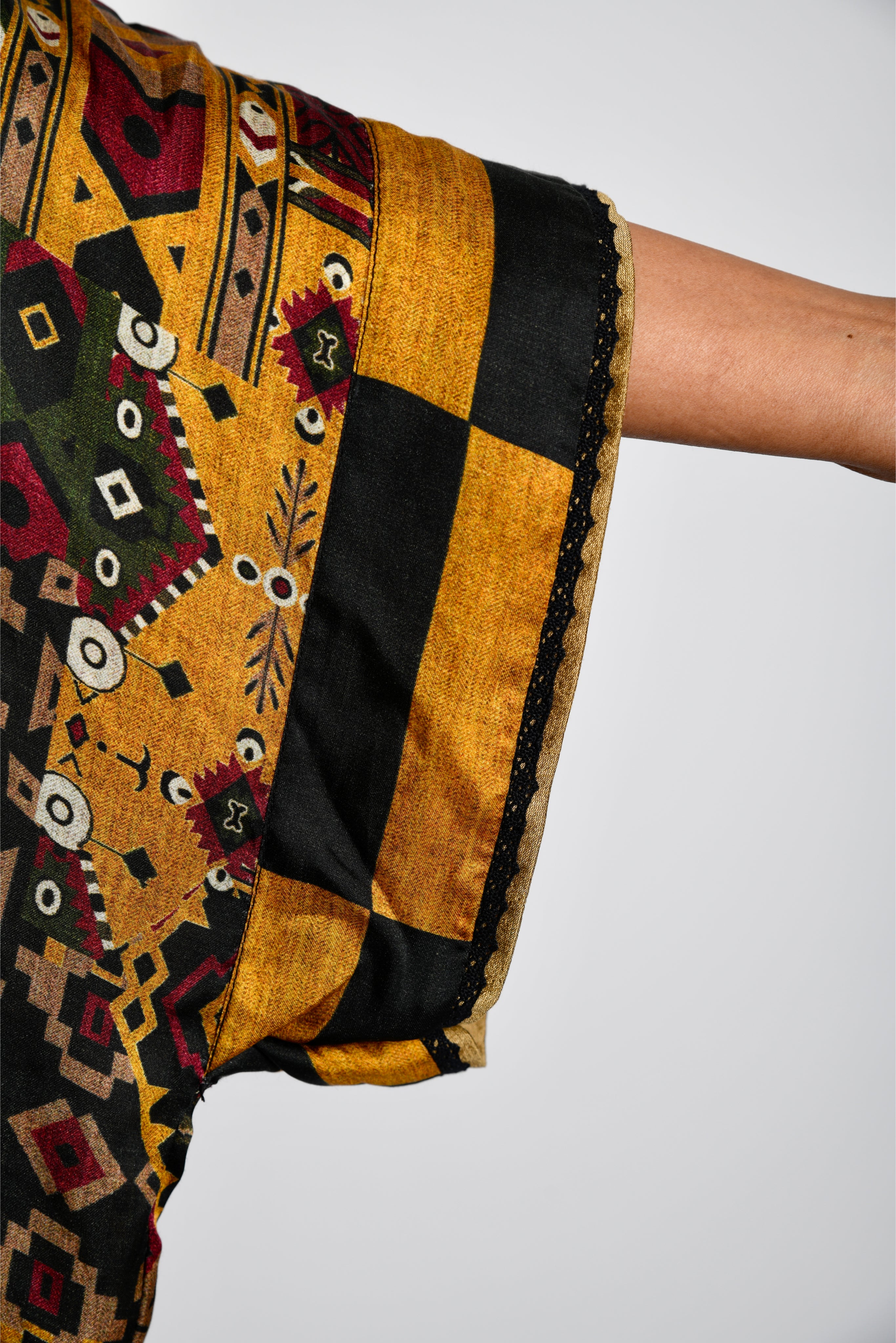 KAFILLLA YOKE BOX TUNIC SET