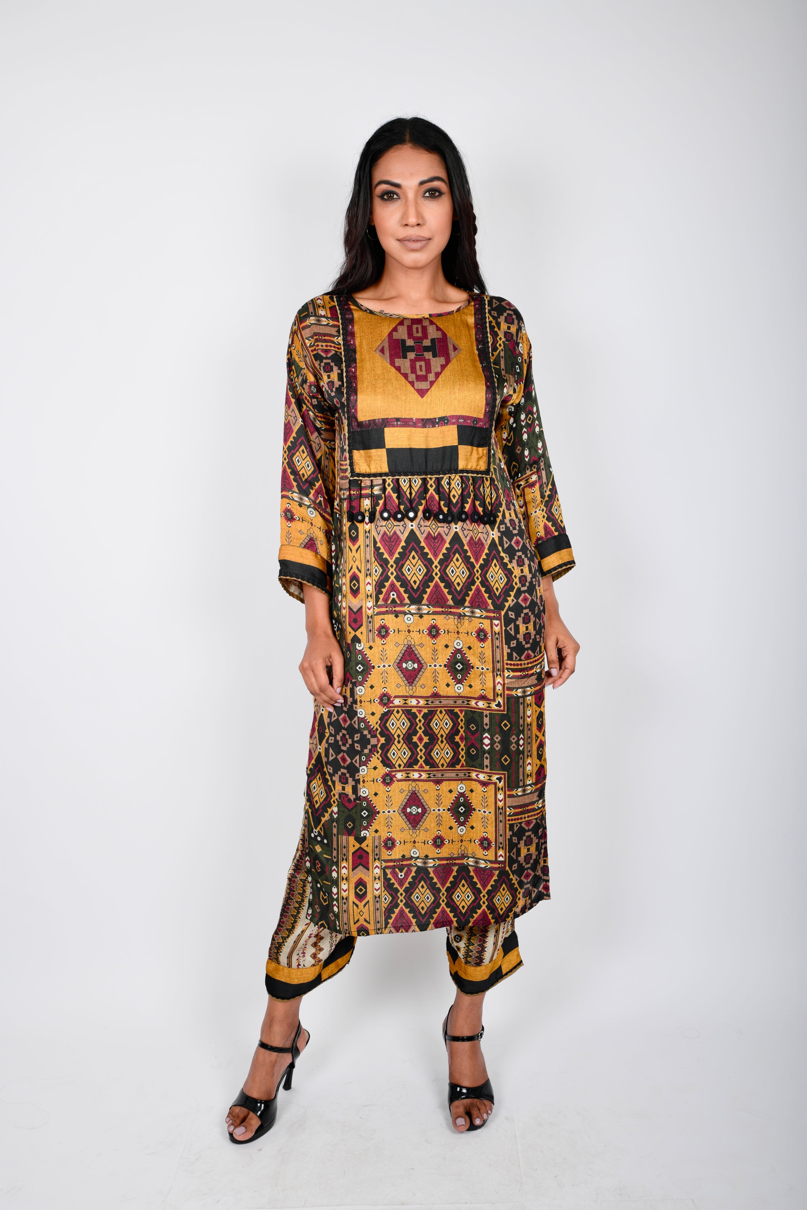 KAFILLA STRAIGHT KURTA YOKE SET