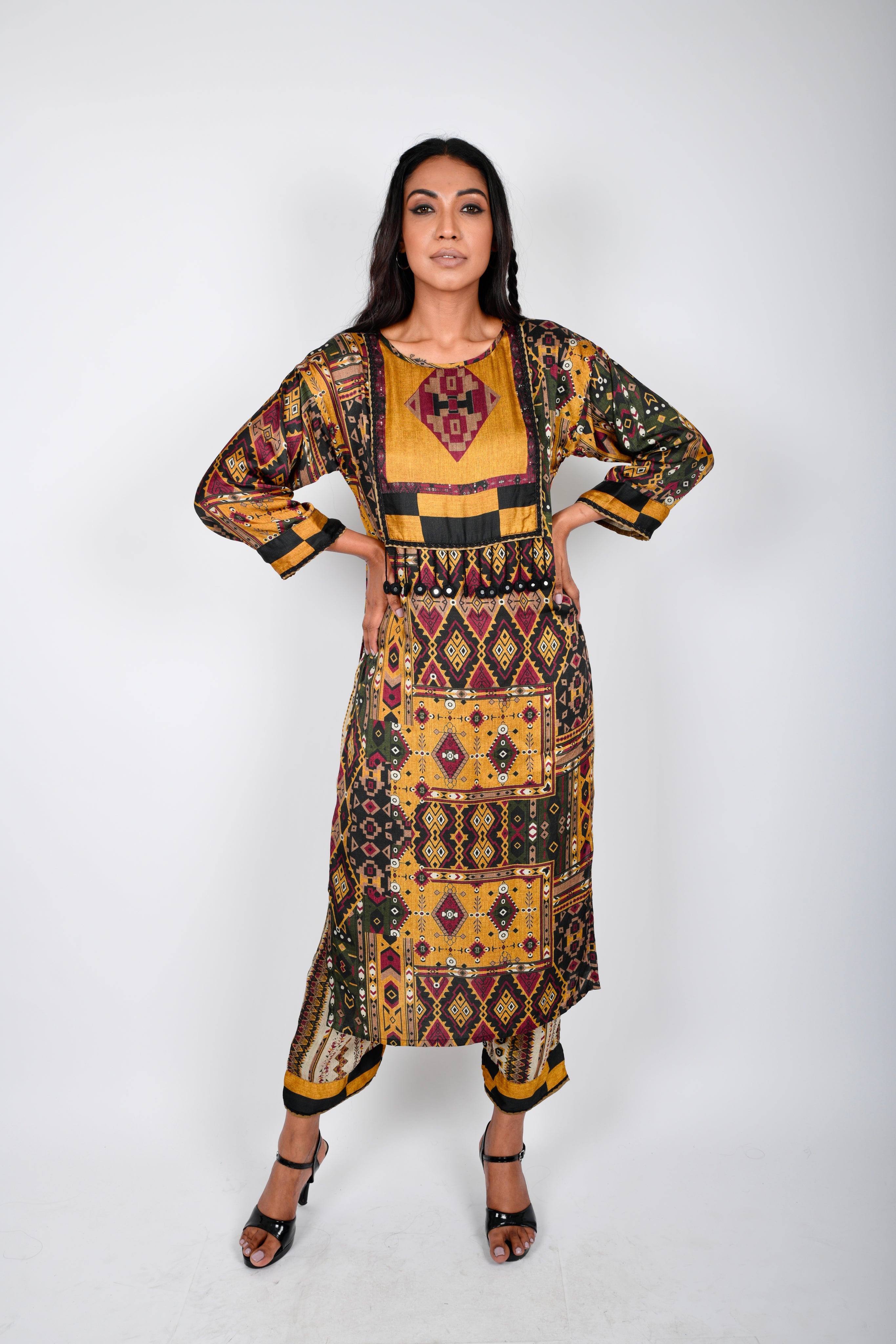 KAFILLA STRAIGHT KURTA YOKE SET