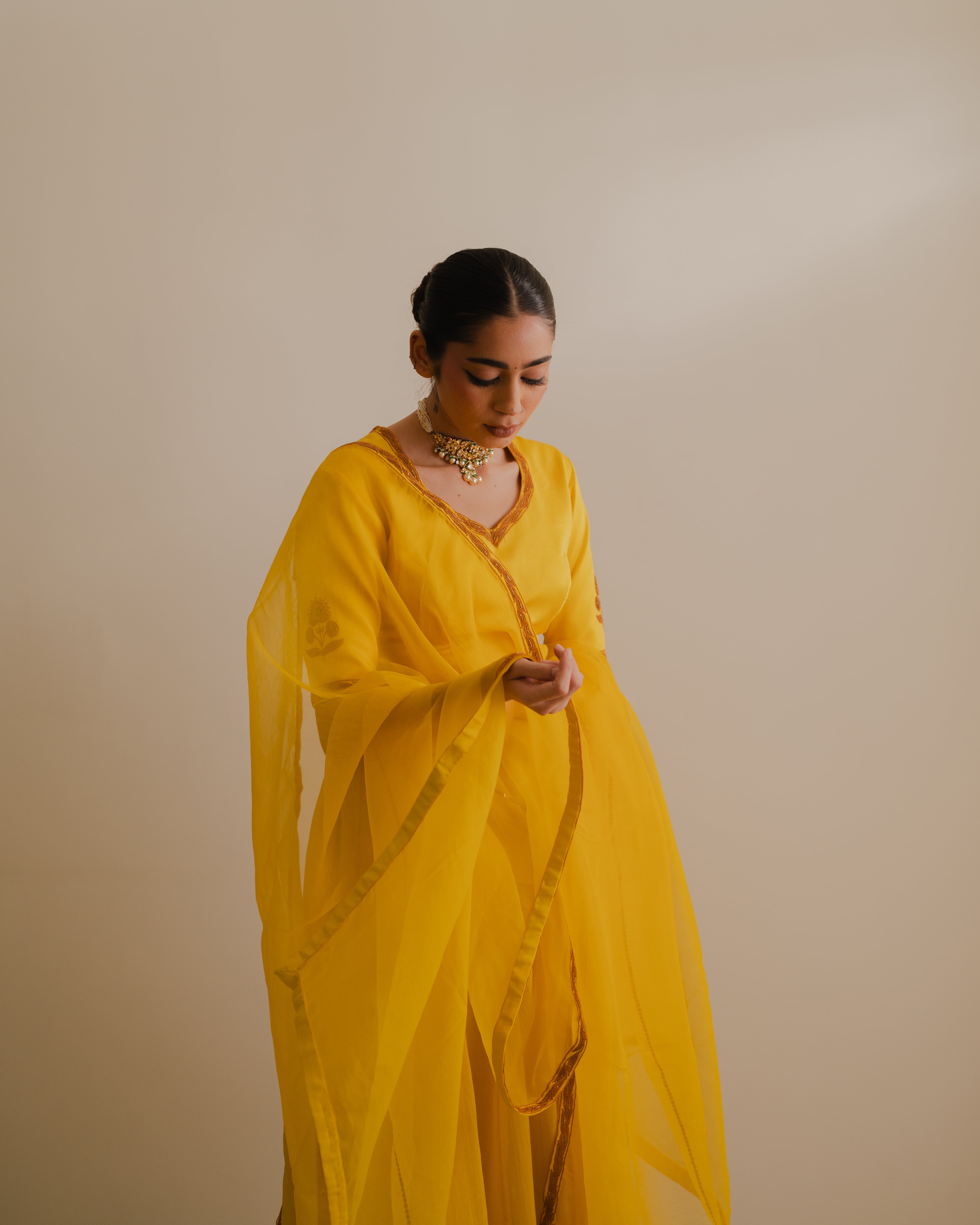 YUVIKA SET