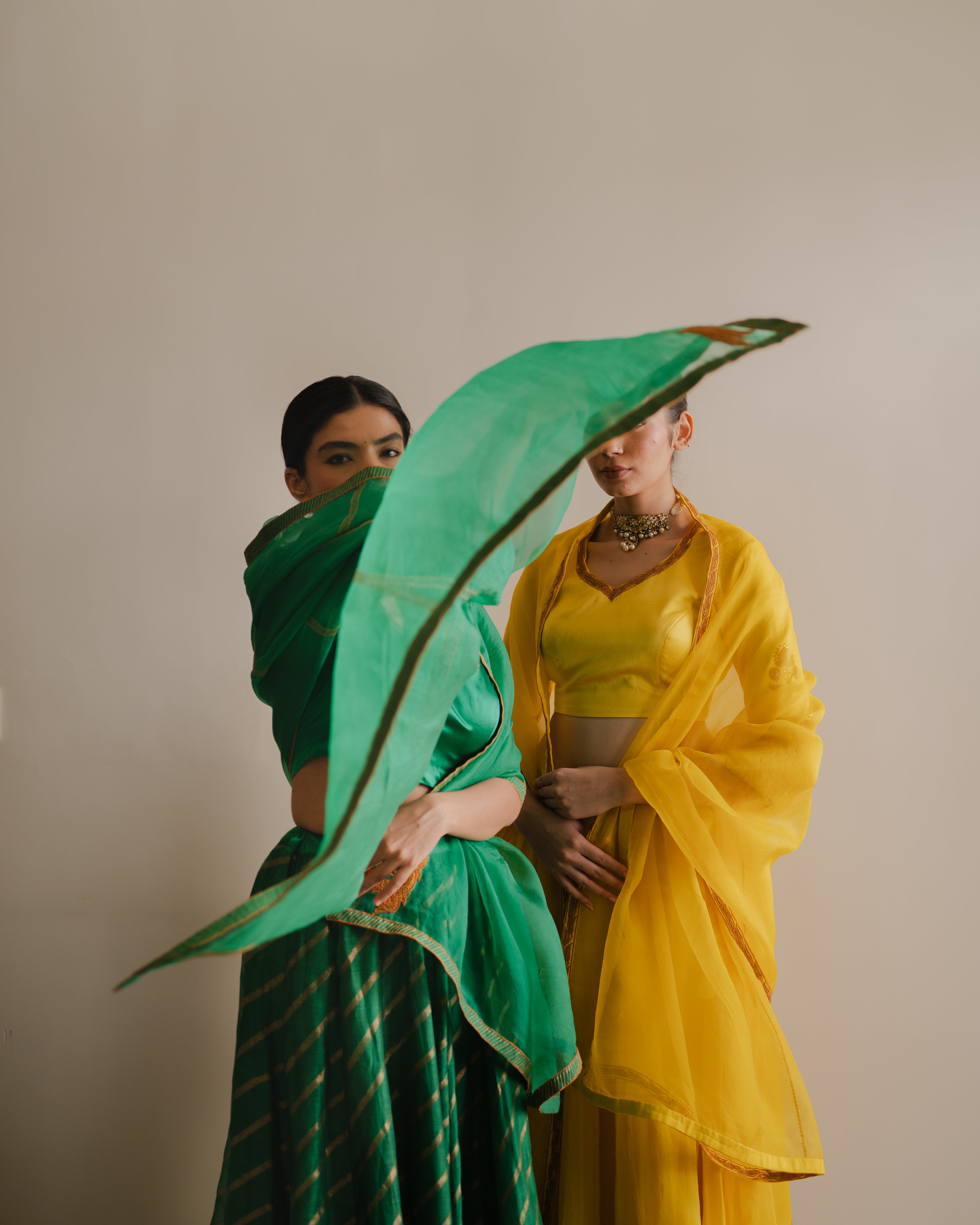 YUVIKA SET