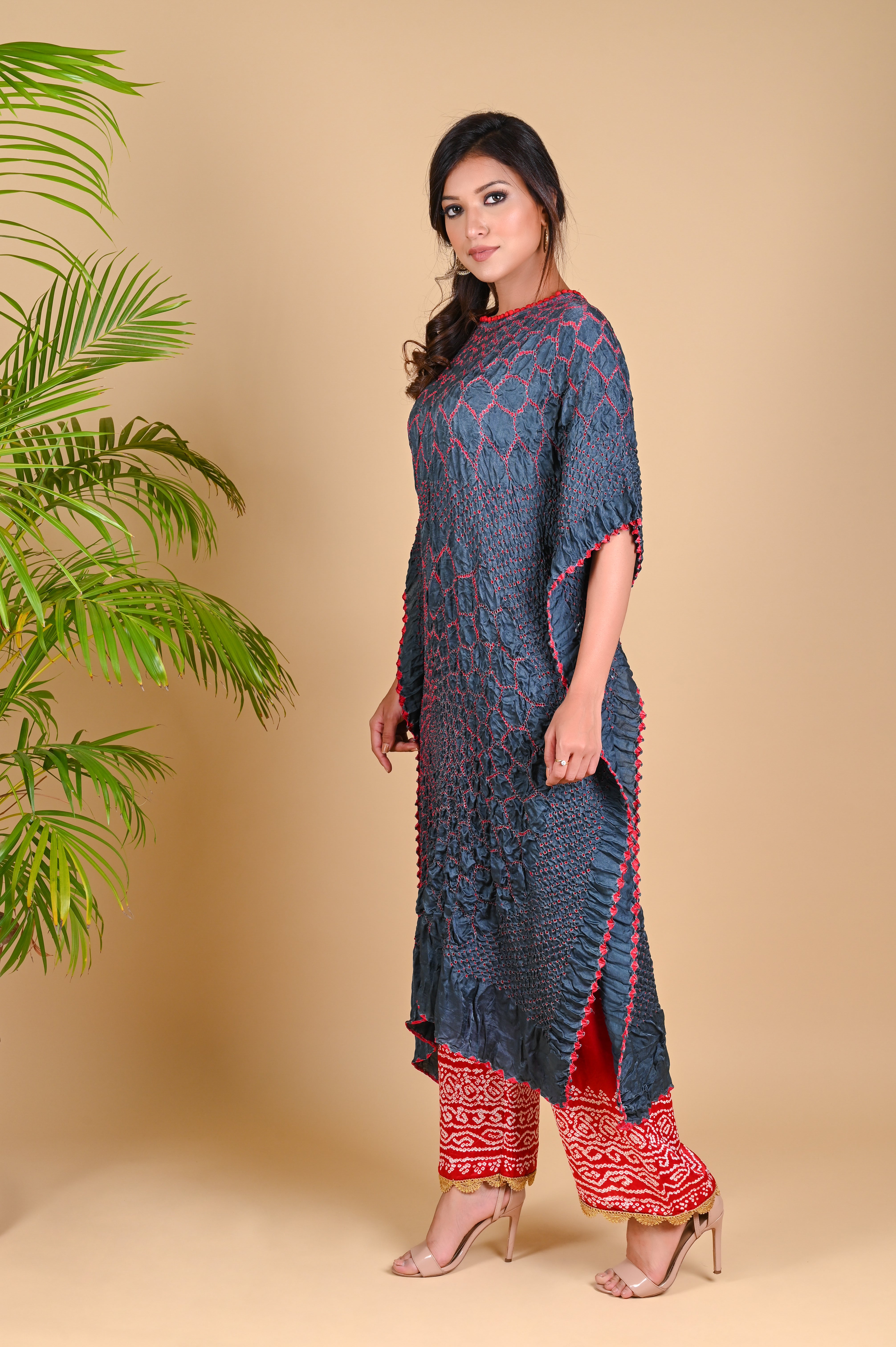 THREE FLOWERS KAFTAN