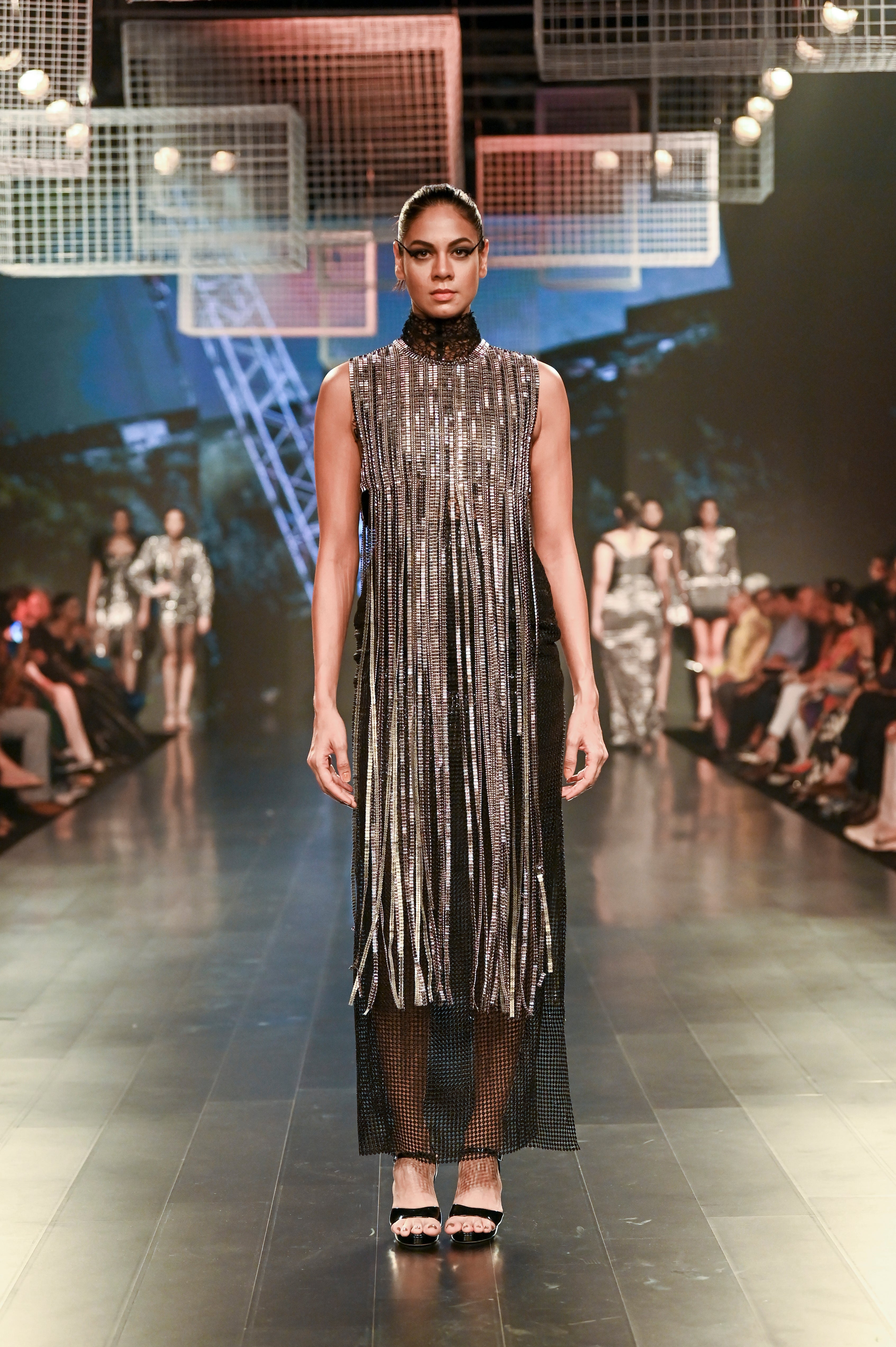 SCINTILLA TASSEL BIB