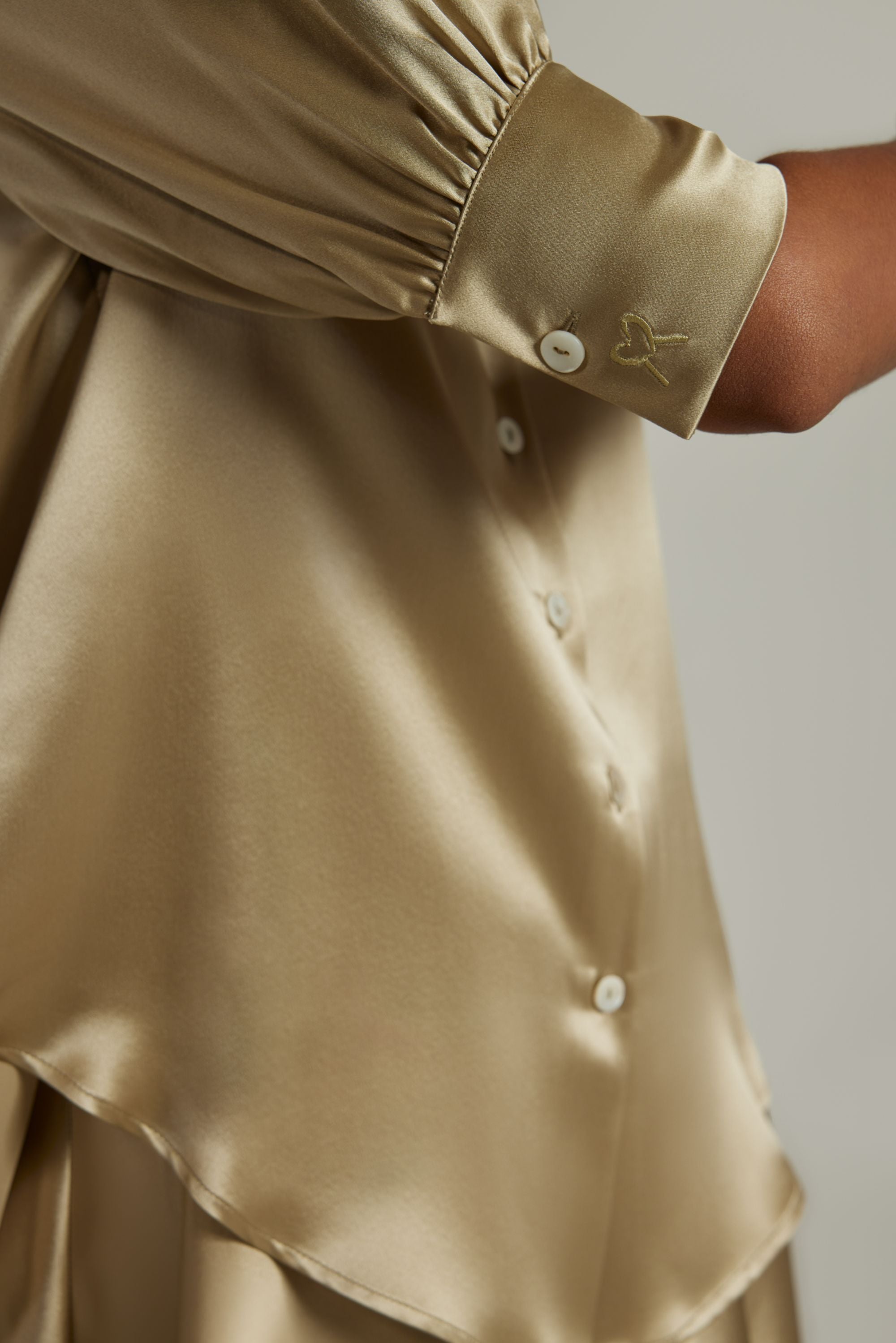 Olive Silk
Short-Sleeved Shirt