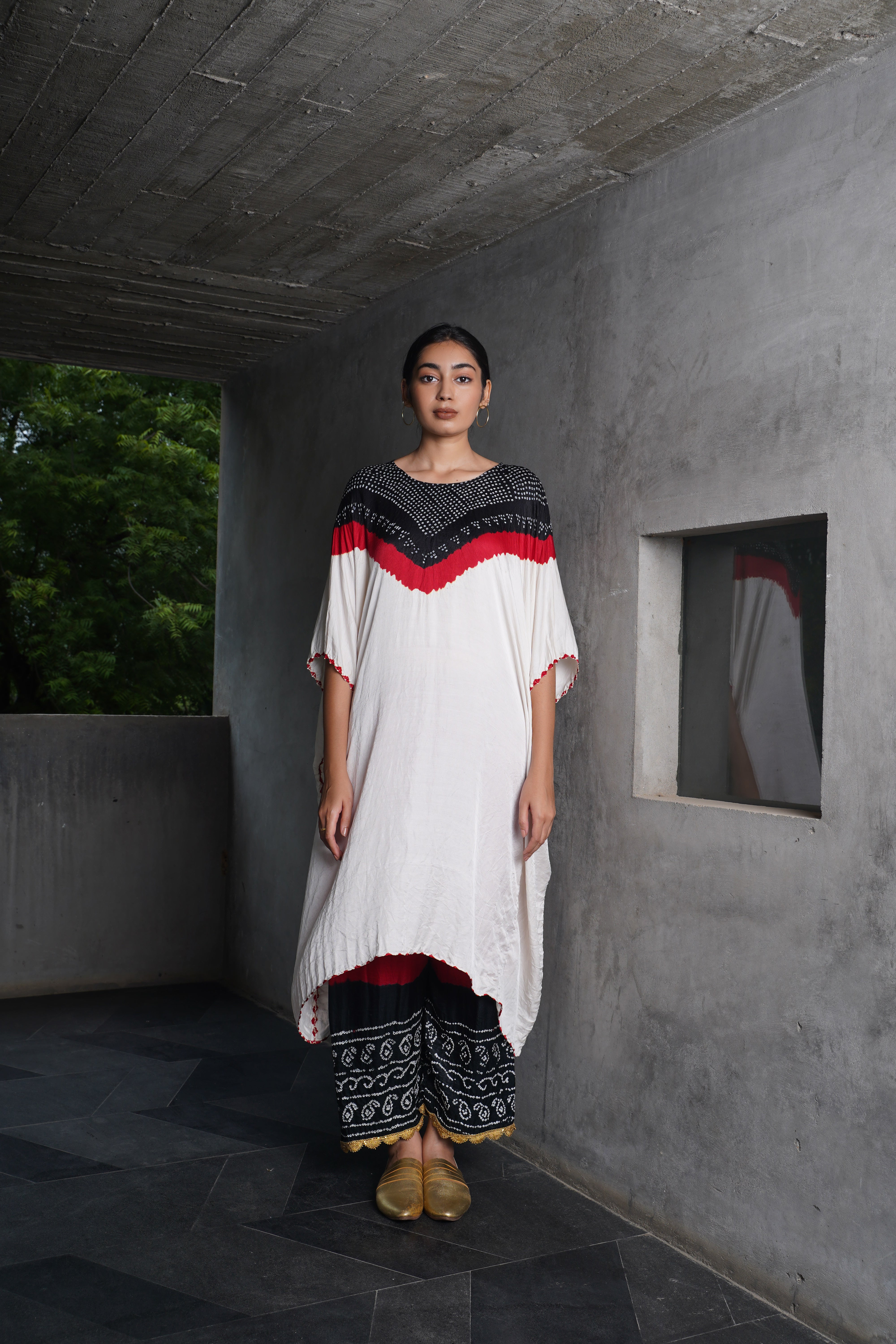 V BH KAFTAN WITH BANDHANI PANTS