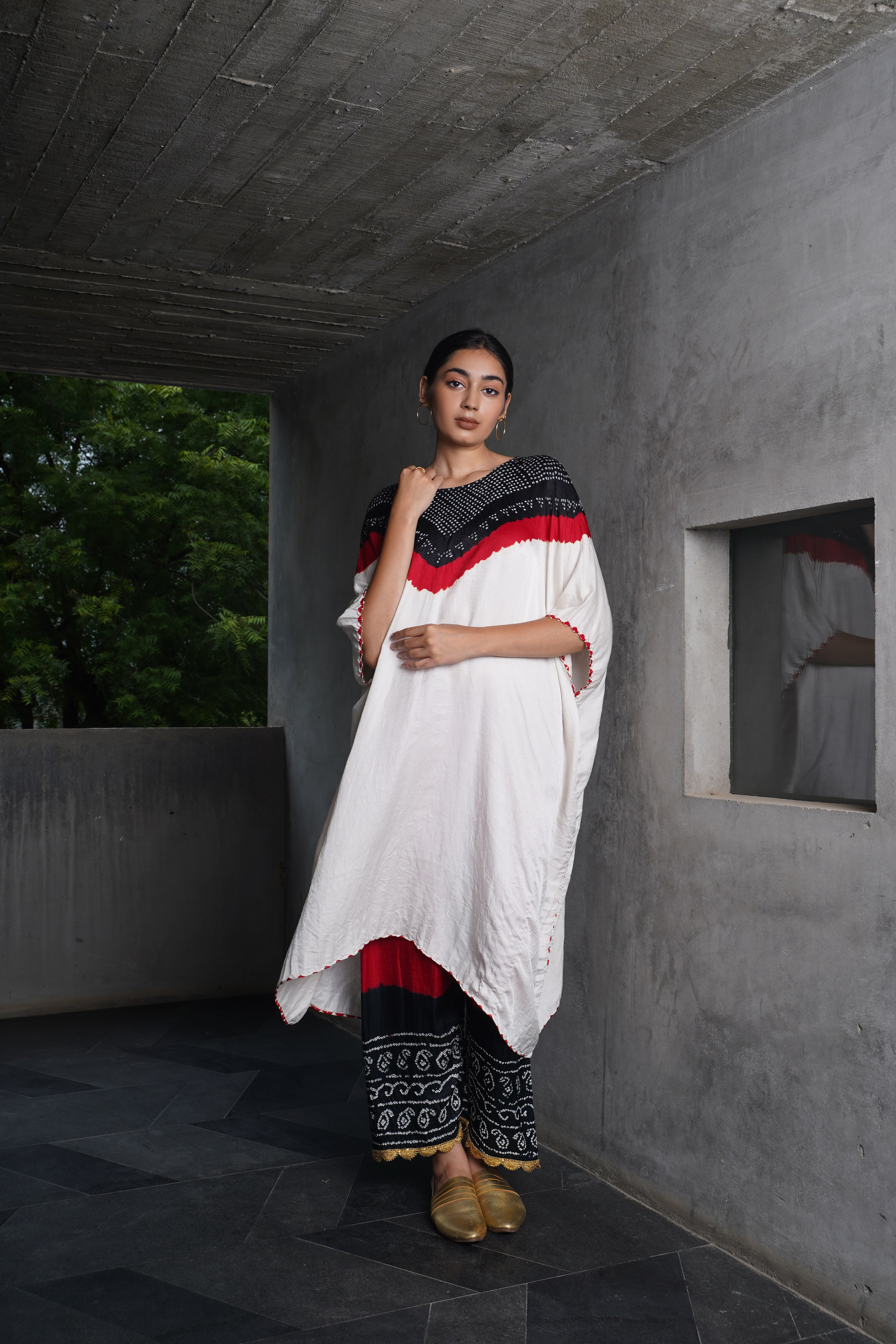 V BH KAFTAN WITH BANDHANI PANTS