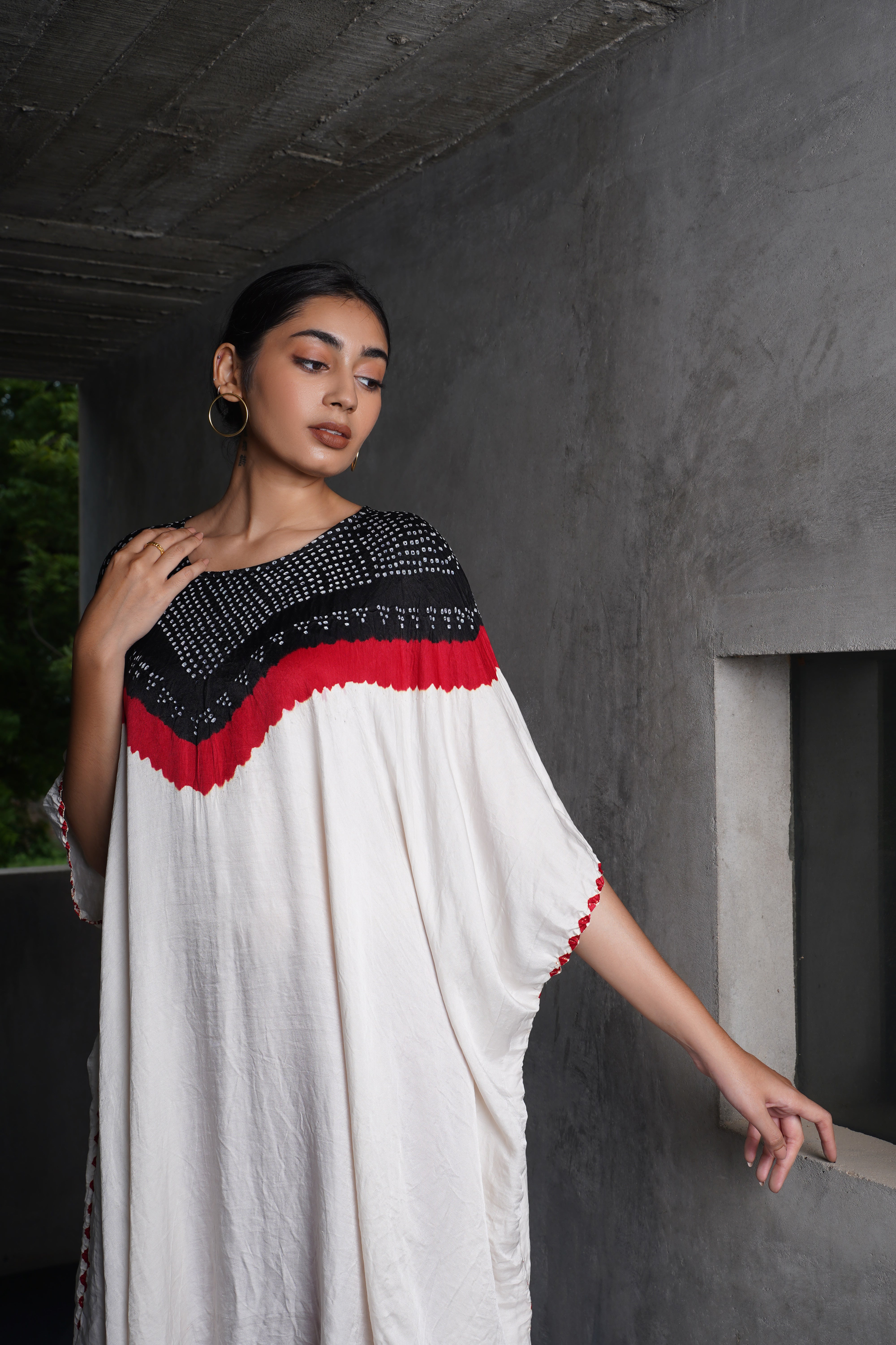 V BH KAFTAN WITH BANDHANI PANTS