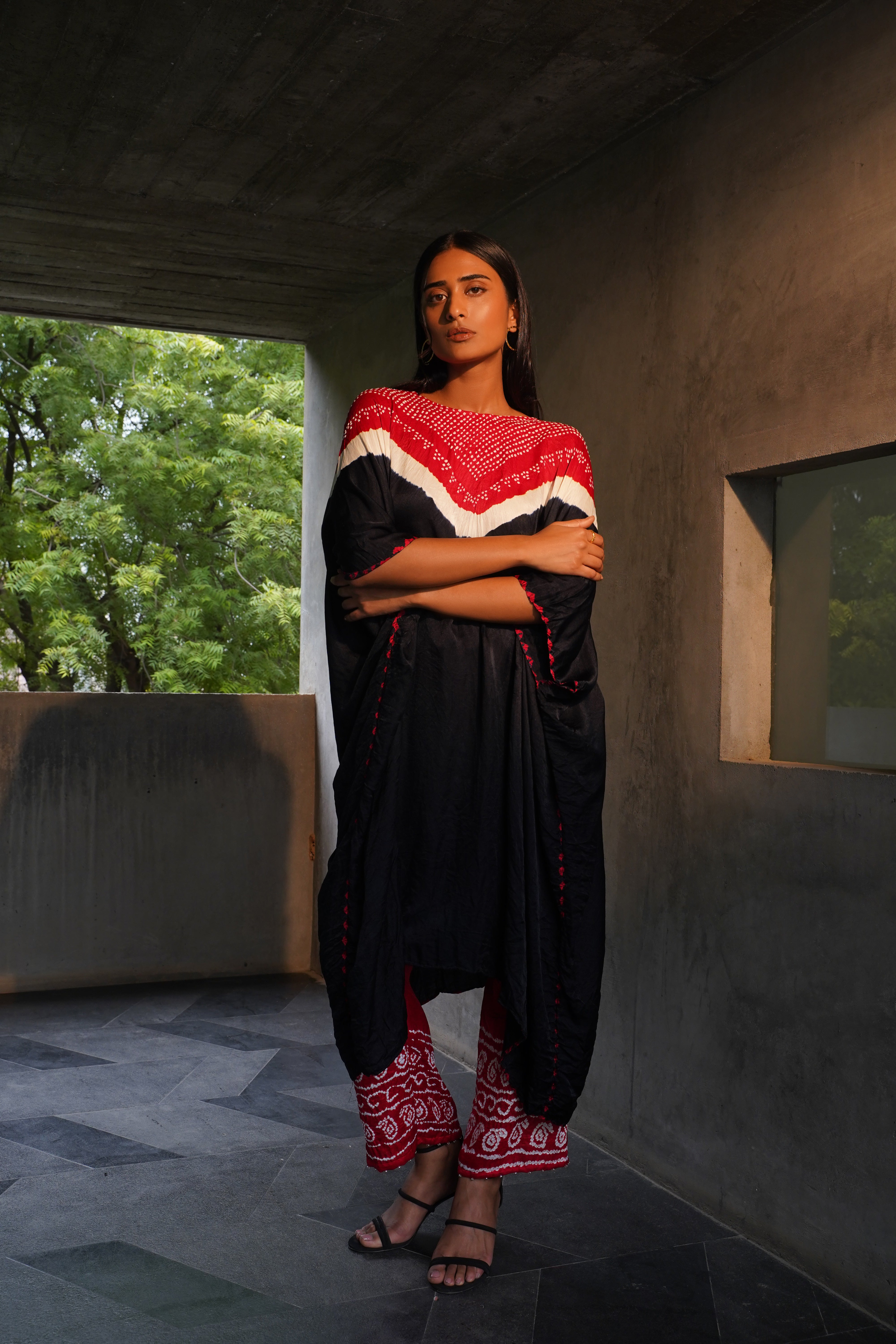 V BH KAFTAN WITH BANDHANI PANTS