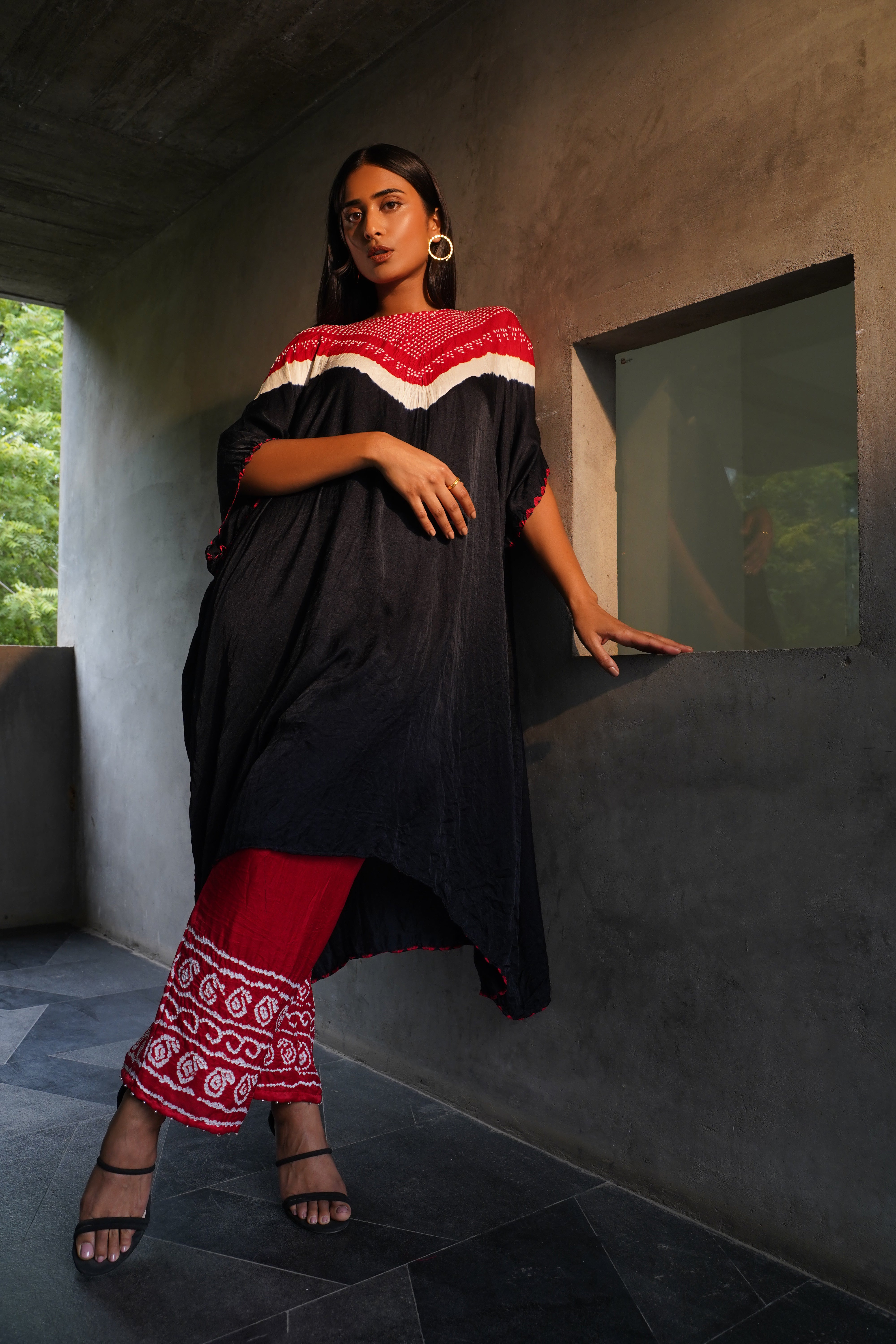 V BH KAFTAN WITH BANDHANI PANTS