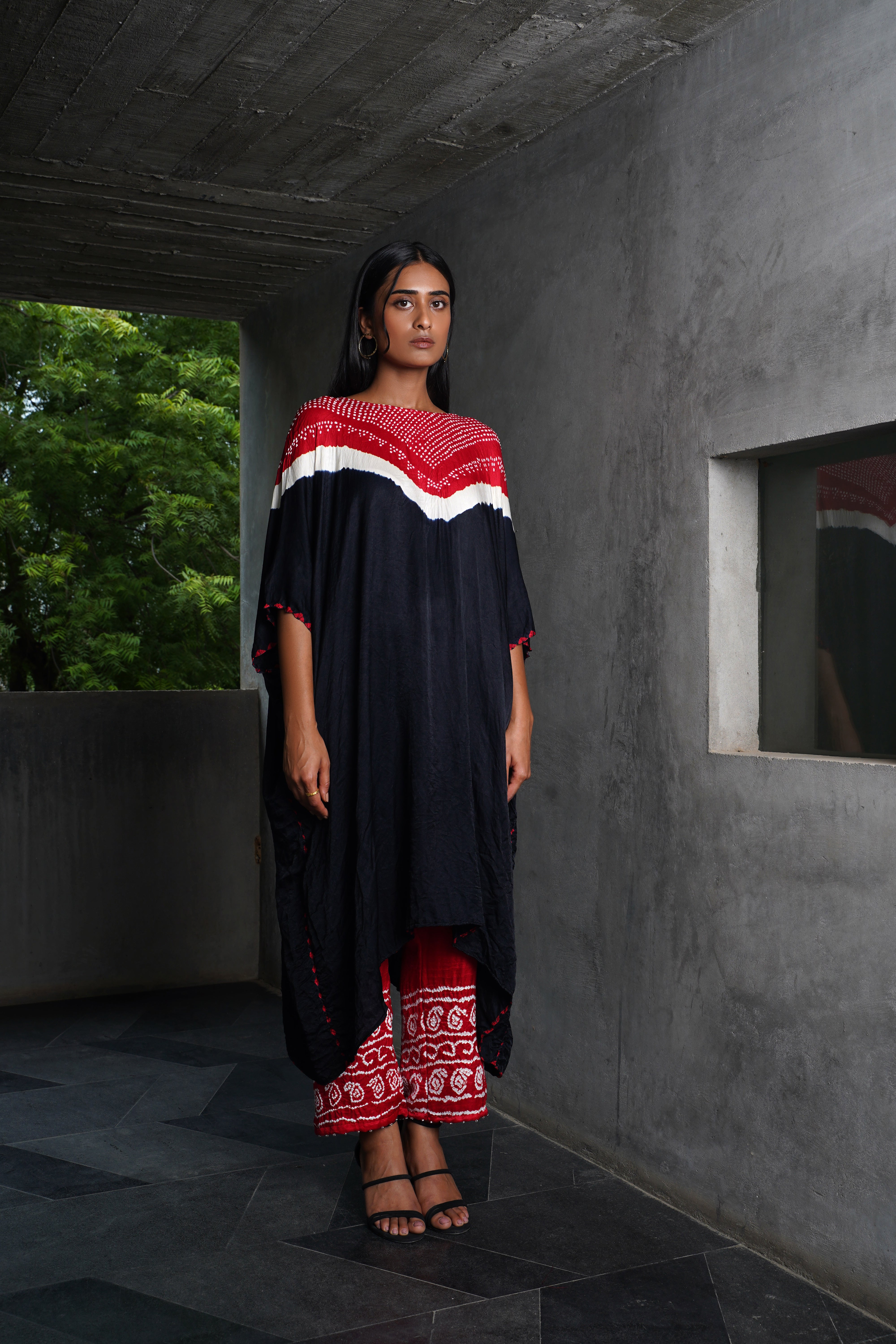 V BH KAFTAN WITH BANDHANI PANTS