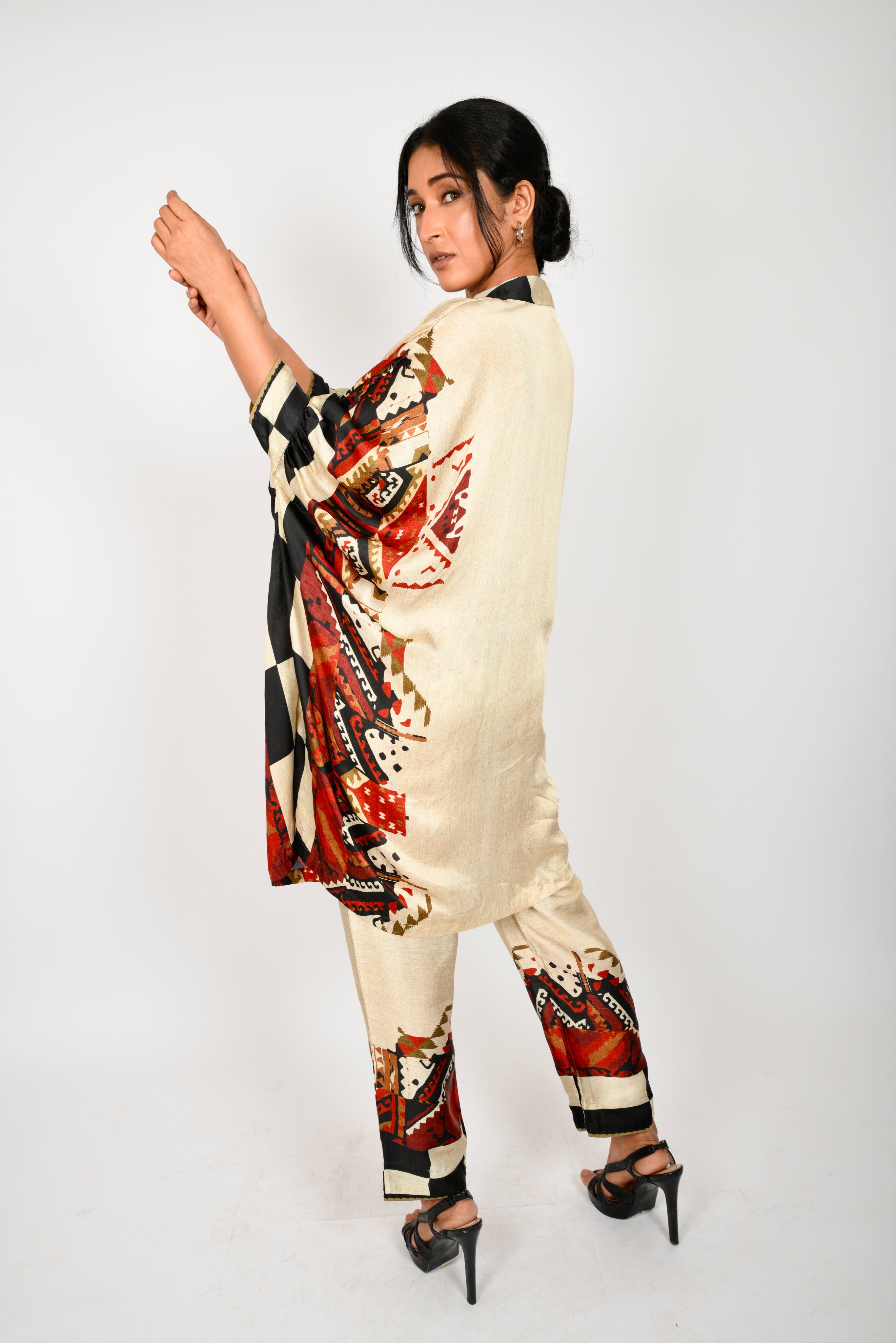 KAFILLLA YOKE BOX TUNIC SET