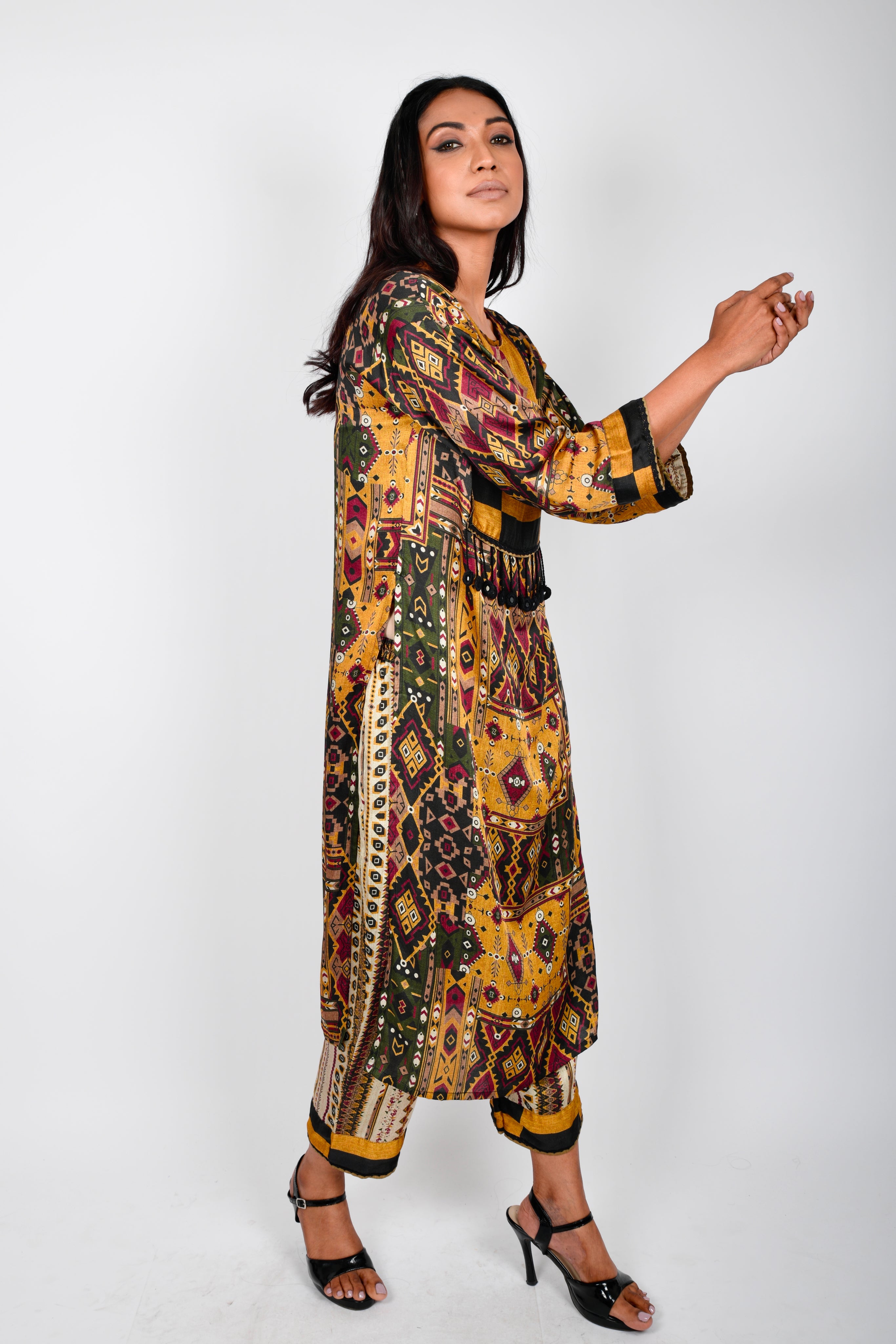 KAFILLA STRAIGHT KURTA YOKE SET