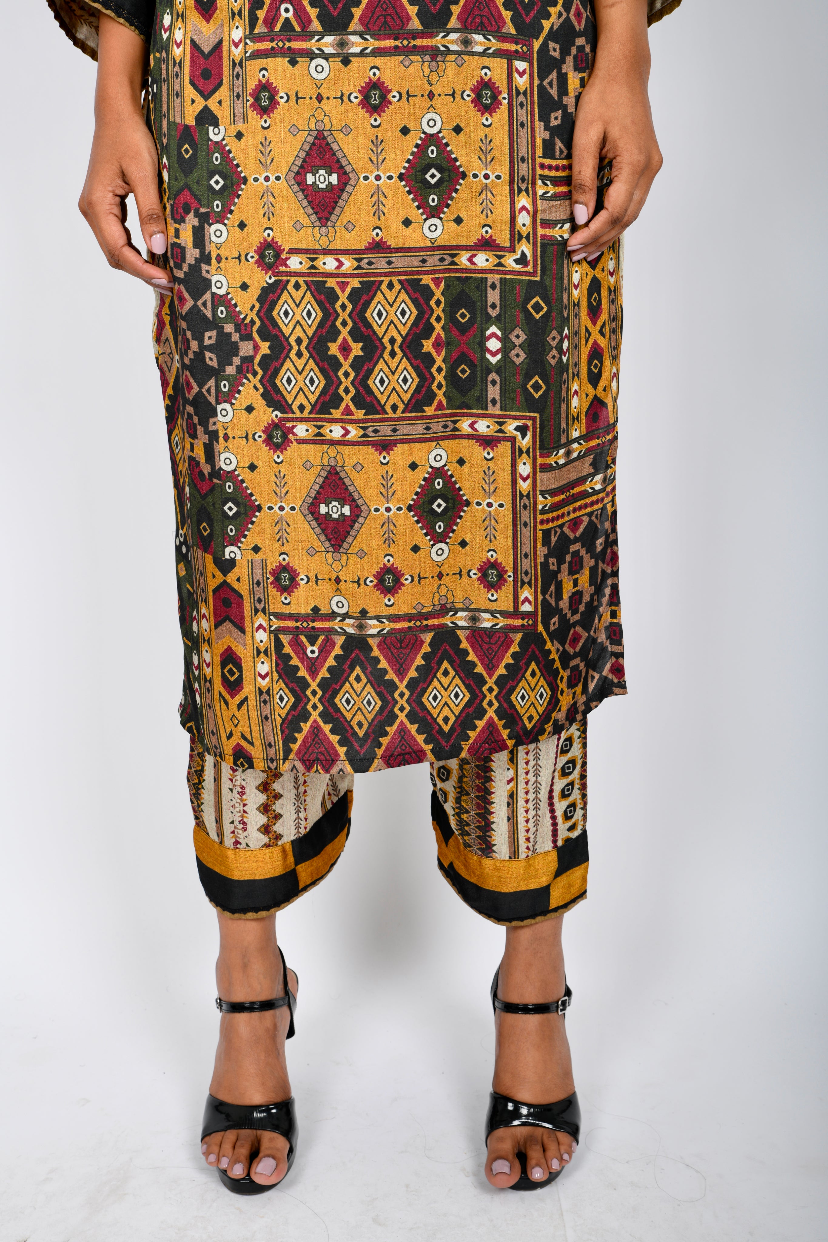 KAFILLA STRAIGHT KURTA YOKE SET