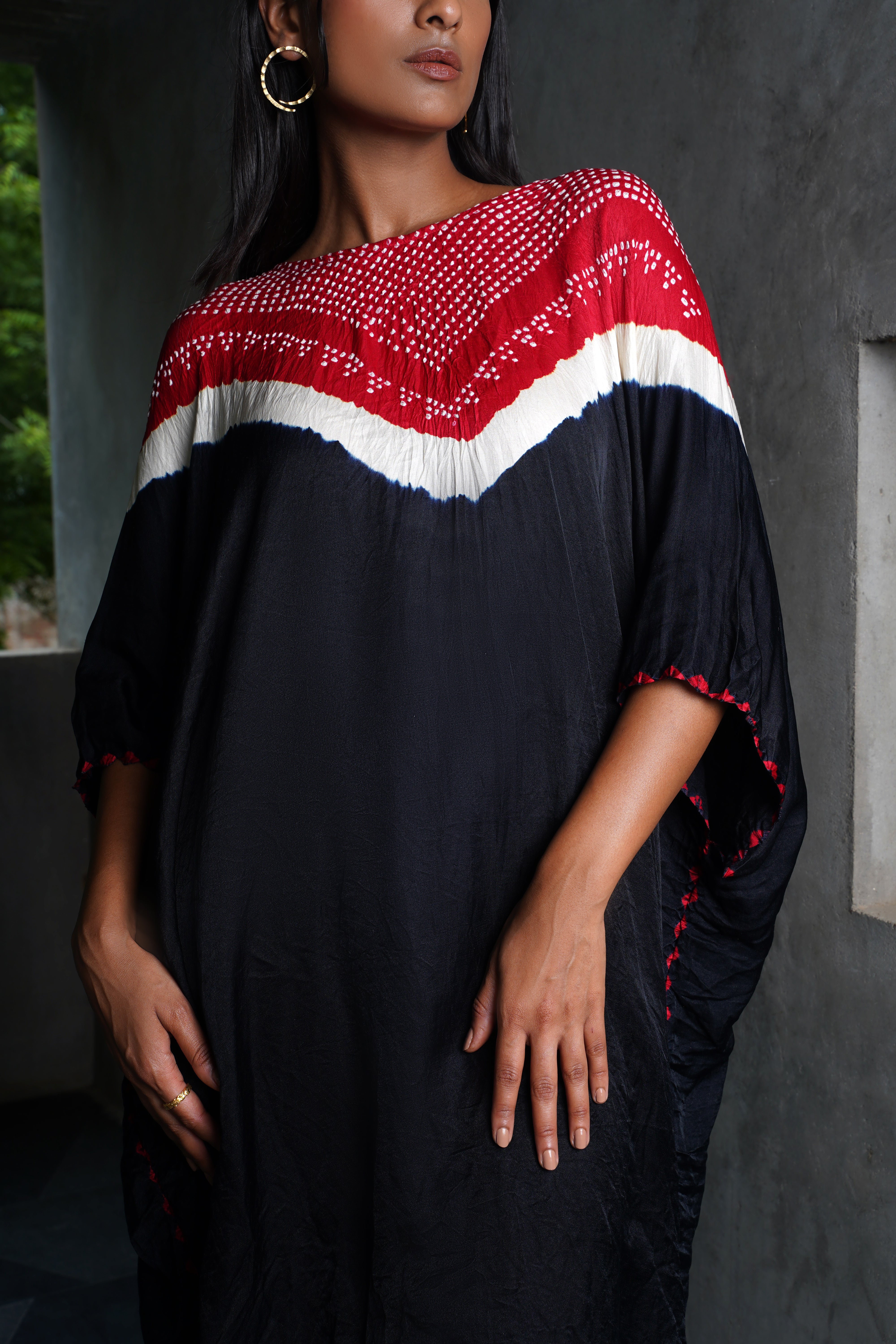 V BH KAFTAN WITH BANDHANI PANTS